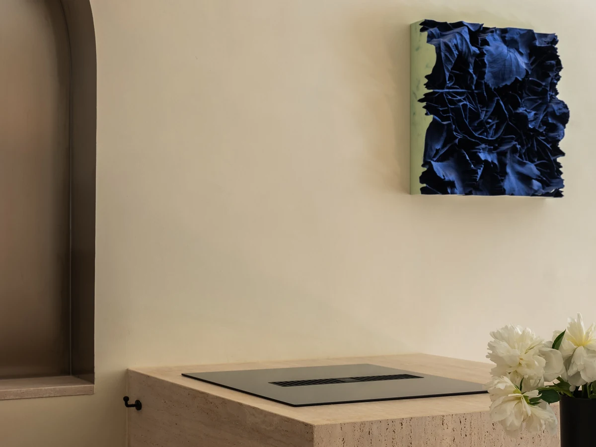 Cooktop de indução Bertazzoni em ilha de pedra